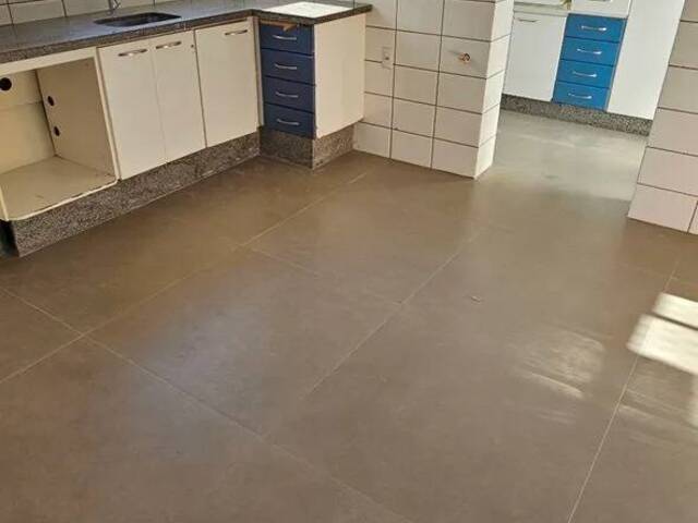 #111 - Apartamento para Venda em Cuiabá - MT