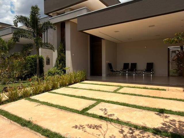 #330 - Casa em condomínio para Venda em Cuiabá - MT