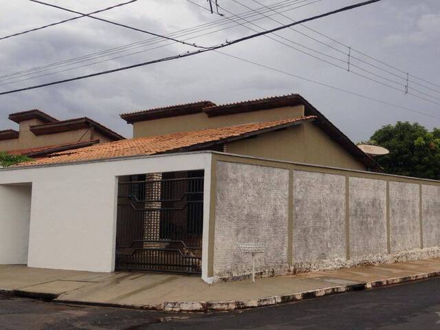 Casa para Venda em Cuiabá - 2