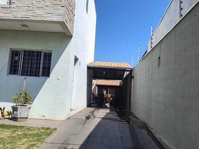 Sobrado para Venda em Cuiabá - 2