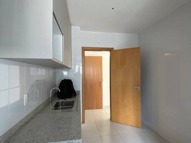 Apartamento para Venda em Cuiabá - 2