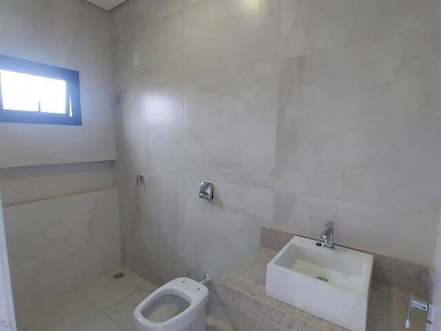 #555 - Casa em condomínio para Venda em Cuiabá - MT